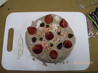 次にできたケーキ、イチゴ